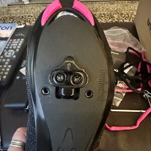 Tommaso Women's Cycling Shoes – Black & Pink – Knit Upper – Cleats Included